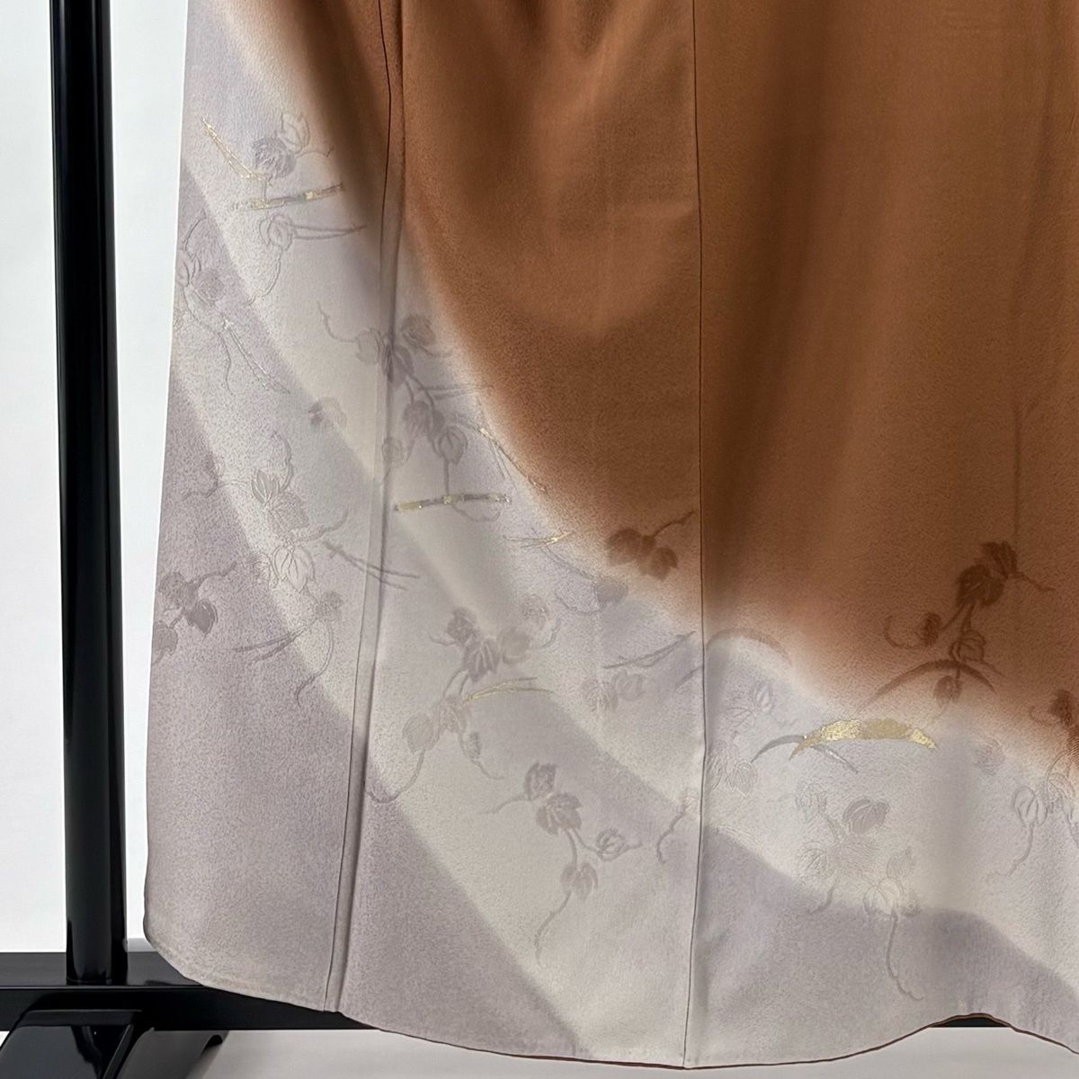 付下げ 身丈159.5 cm 裄丈64 M 袷 大久保玄才 落款 笛 松葉 金銀糸 ぼかし 茶色 正絹 名品