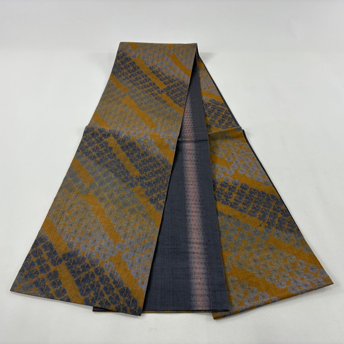 美品】 袋帯 名品 幾何学模様 絞り 茶色 全通 正絹 【中古】 - メルカリ