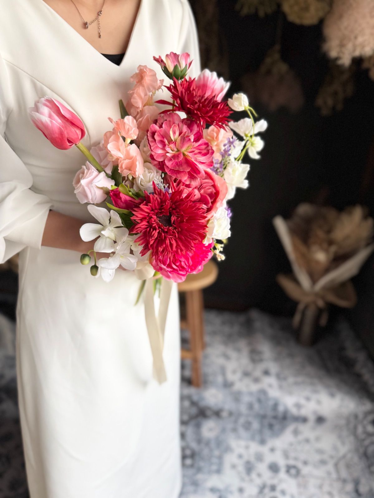 濃いピンクチューリップクラッチブーケ