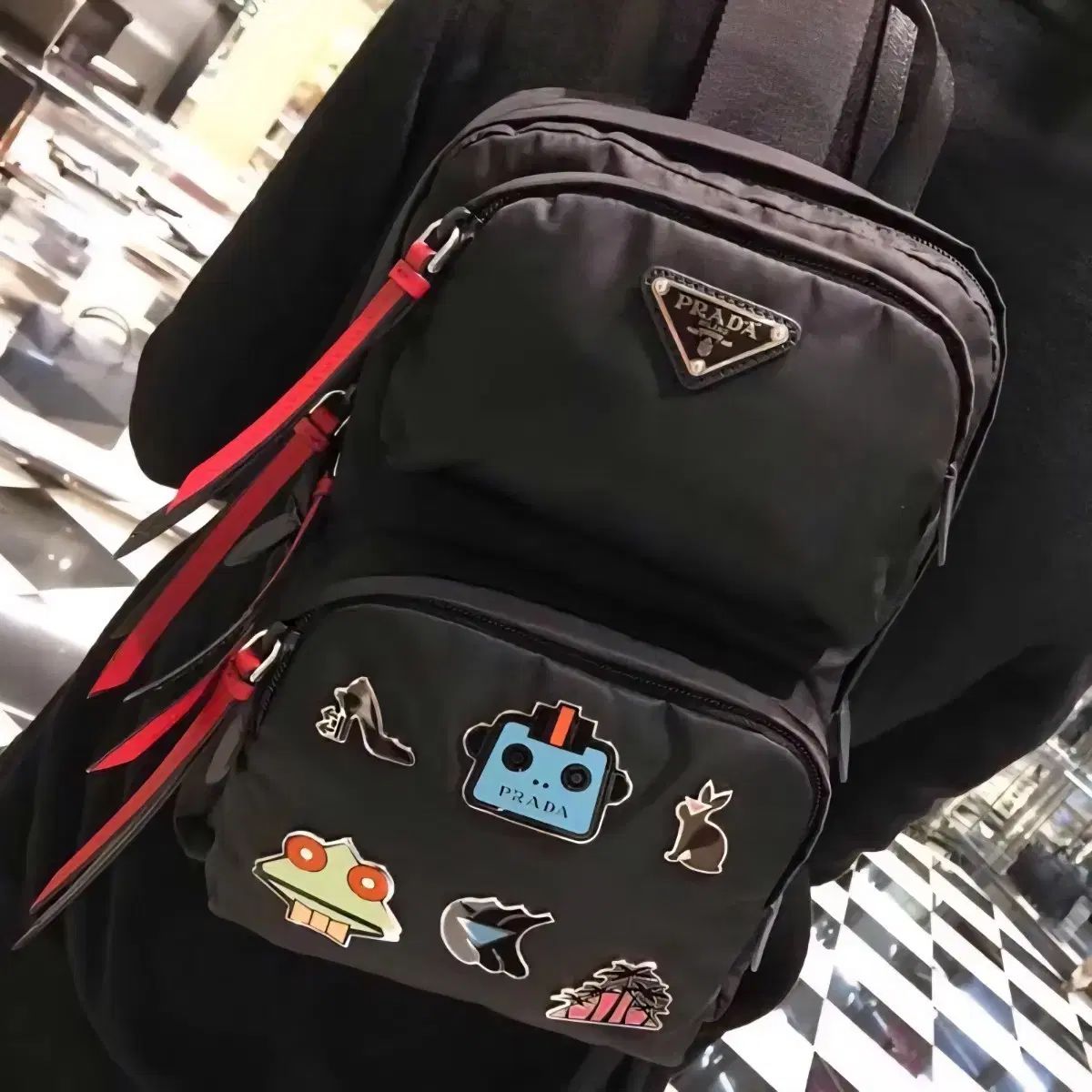 PRADA 限定モデル ナイロン チャーム スリングバック ショルダーバッグ