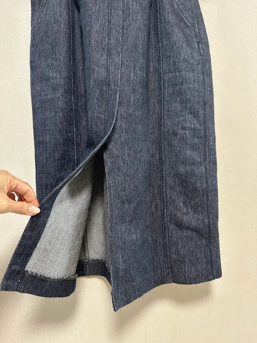 スクエアネック パフスリーブ