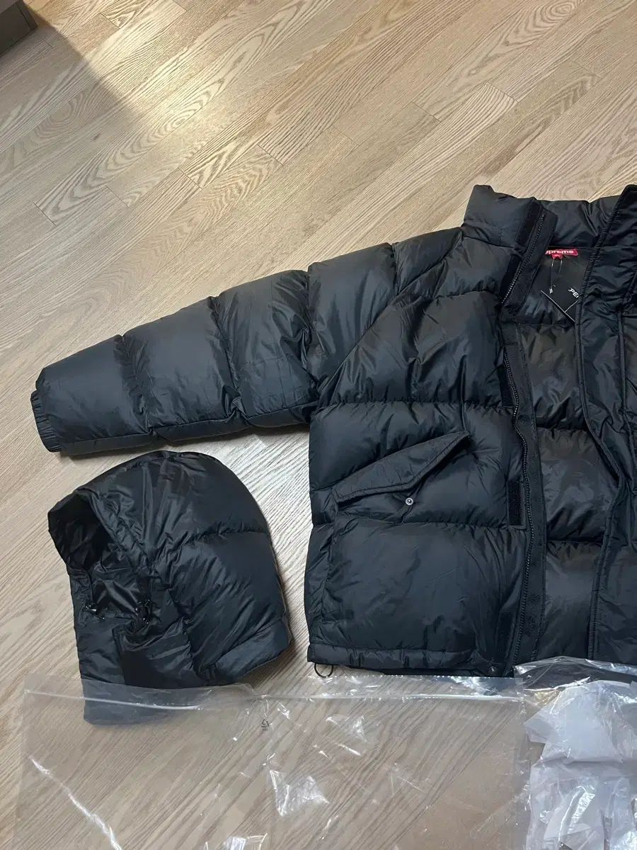 シュプリーム 700フィル ダウン ライトウェイト パファー