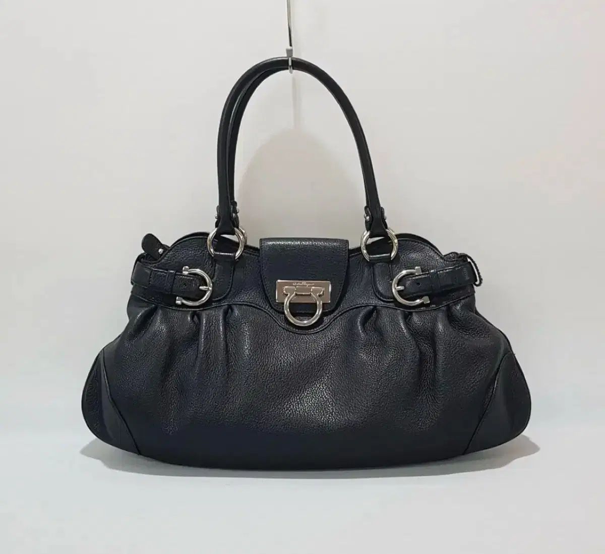 FERRAGAMO フェラガモ ショルダーバッグ マンドゥバッグ ギャザーバッグ