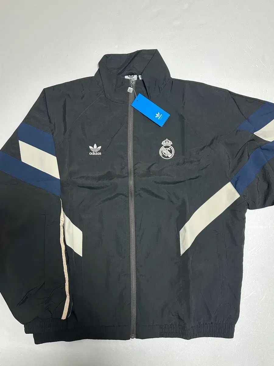 レアル・マドリード ウィンドブレーカー 黒　リバーシブル アディダス レアル・マドリード ウィンドブレーカー ブラック サイズL