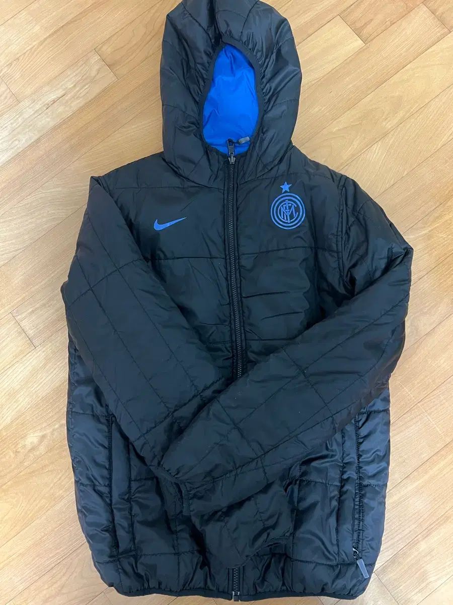 ナイキ インテル ミラン リバーシブル 軽量ダウン