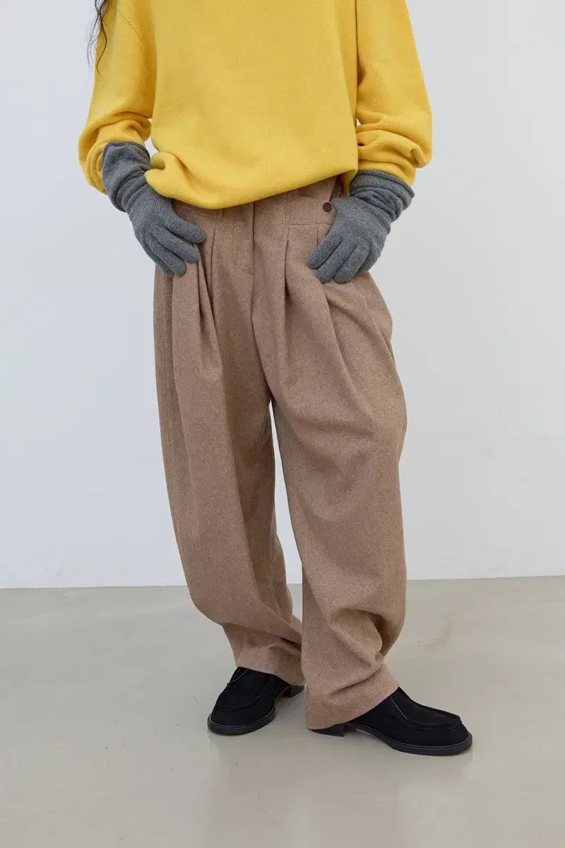  エートス rounded tuck pants ベージュs スラックス パンツ