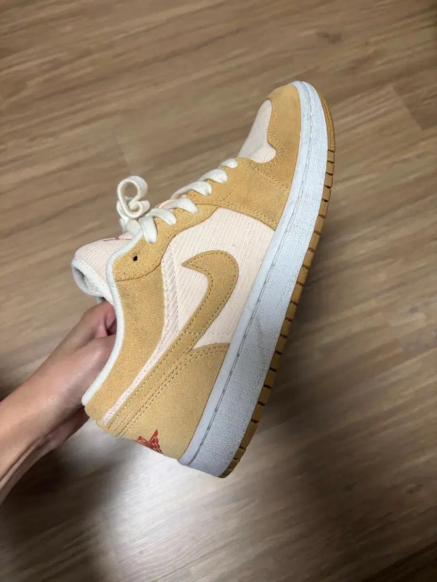 ナイキ ジョーダン1 ロー SE コーデュロイ タン