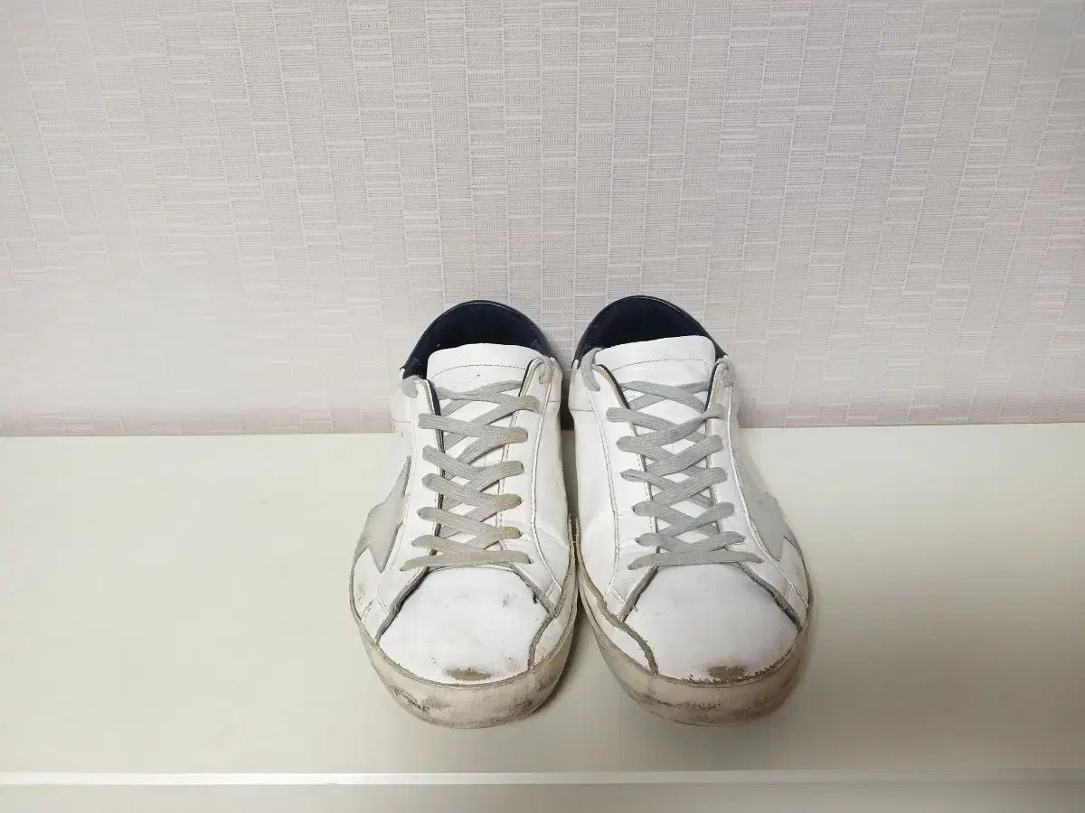 ゴールデングース GOLDEN GOOSE ネイビートップス SuperStar 42