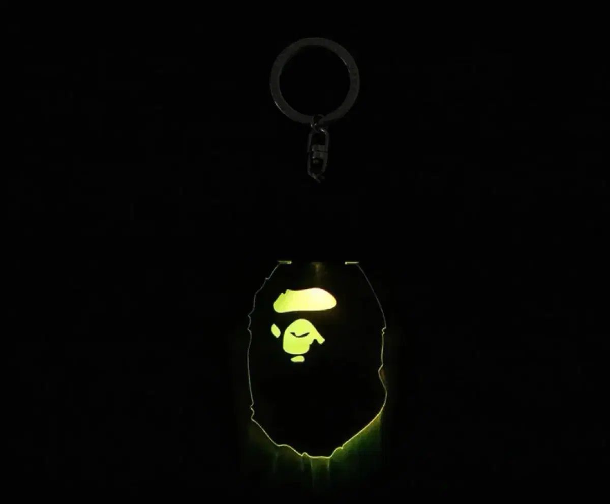 A BATHING APE アベイシングエイプ ヘッド LED キーチェーン