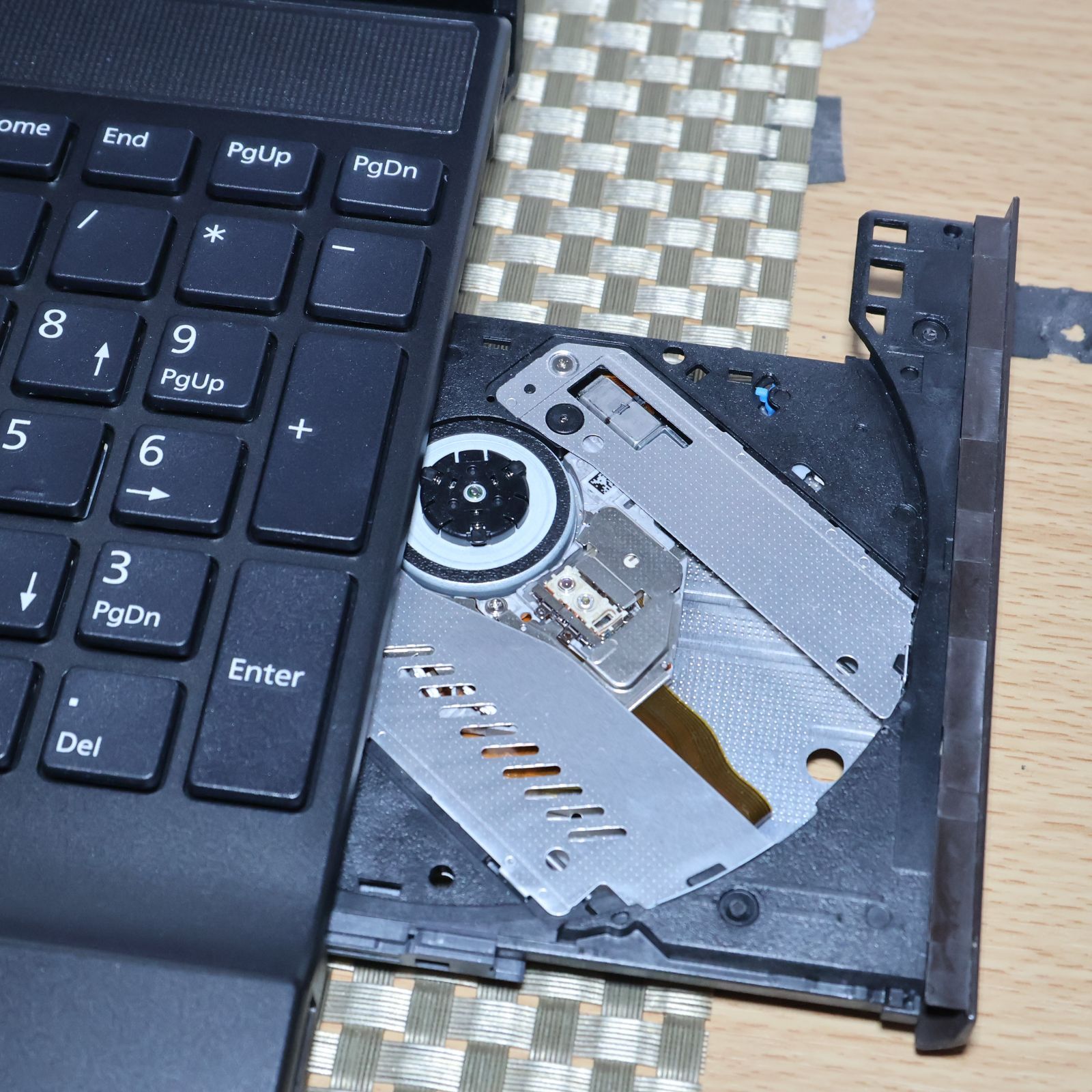 Win11公式対応Corei5/メ8/新品SSD/BD/無線/カメラ/TypeC - メルカリ