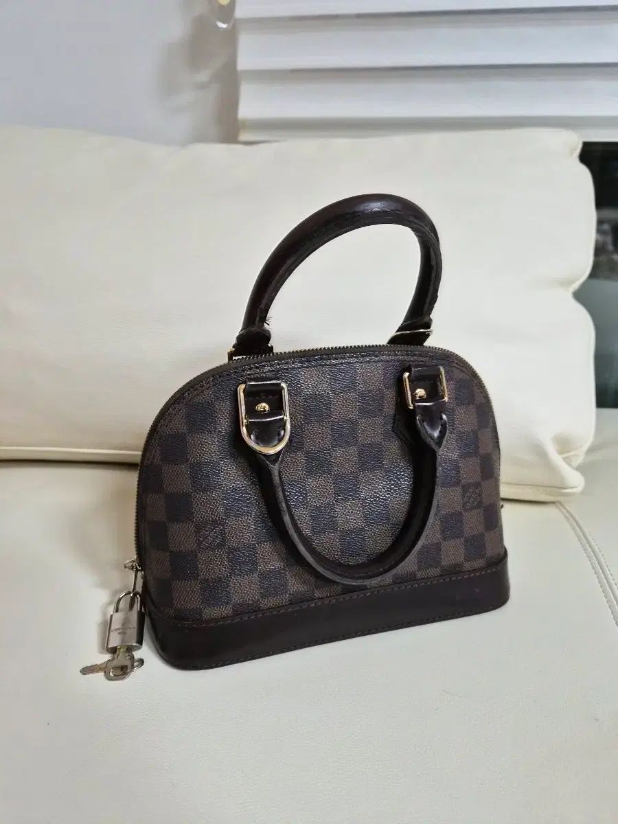 ルイヴィトン ダミエ アルマ BB ハンドバッグ 南京錠