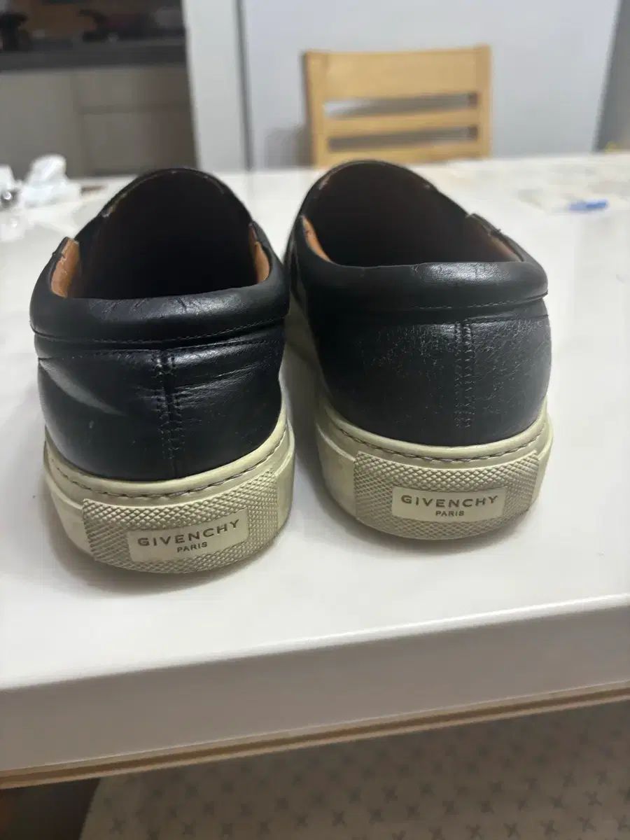 ジバンシィ スニーカー