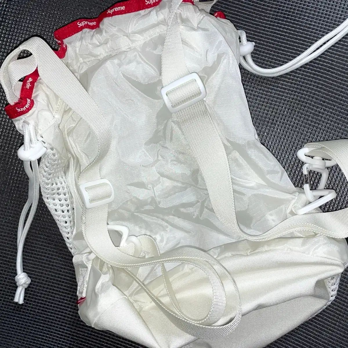  Supreme メッシュ スモール バックパック 白 リュック バックパック バッグ