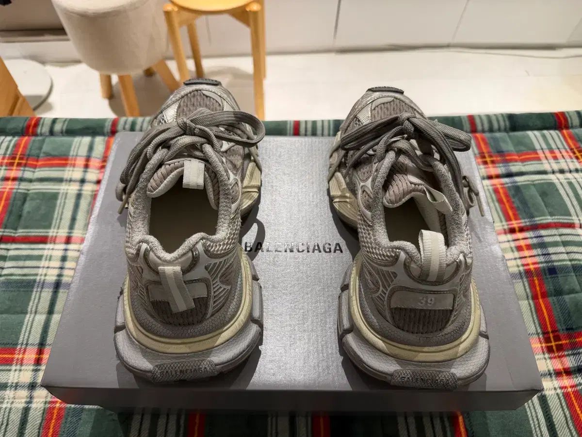 ライト ベージュ