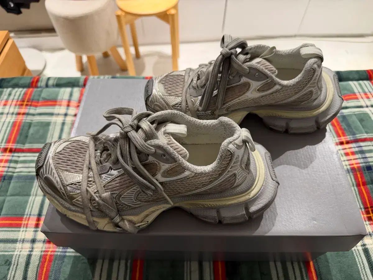 ライト ベージュ