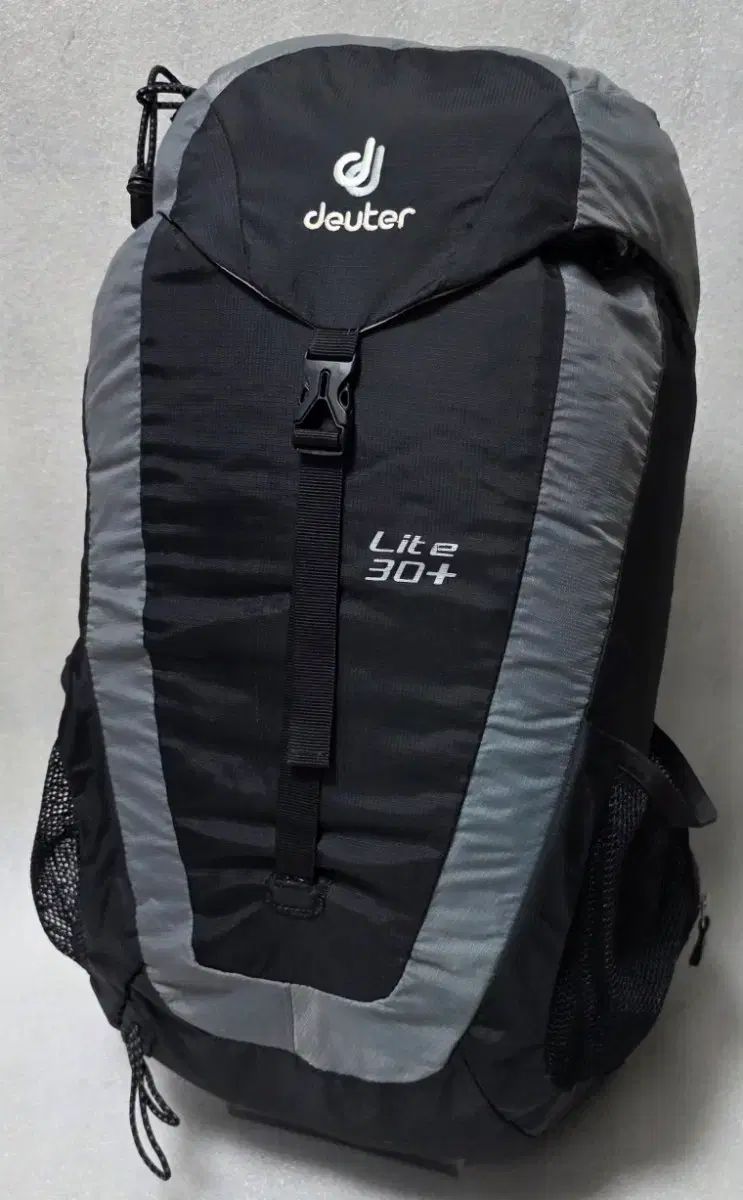 ドイター deuter LITE 30 登山リュック 旅行キャンピングバックパック 35リットル
