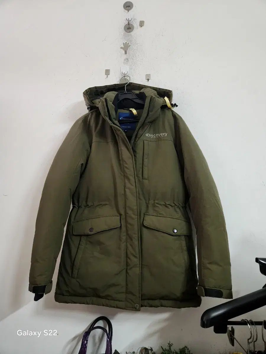 DISCOVERY カーキ色 レディース ダウン アウター