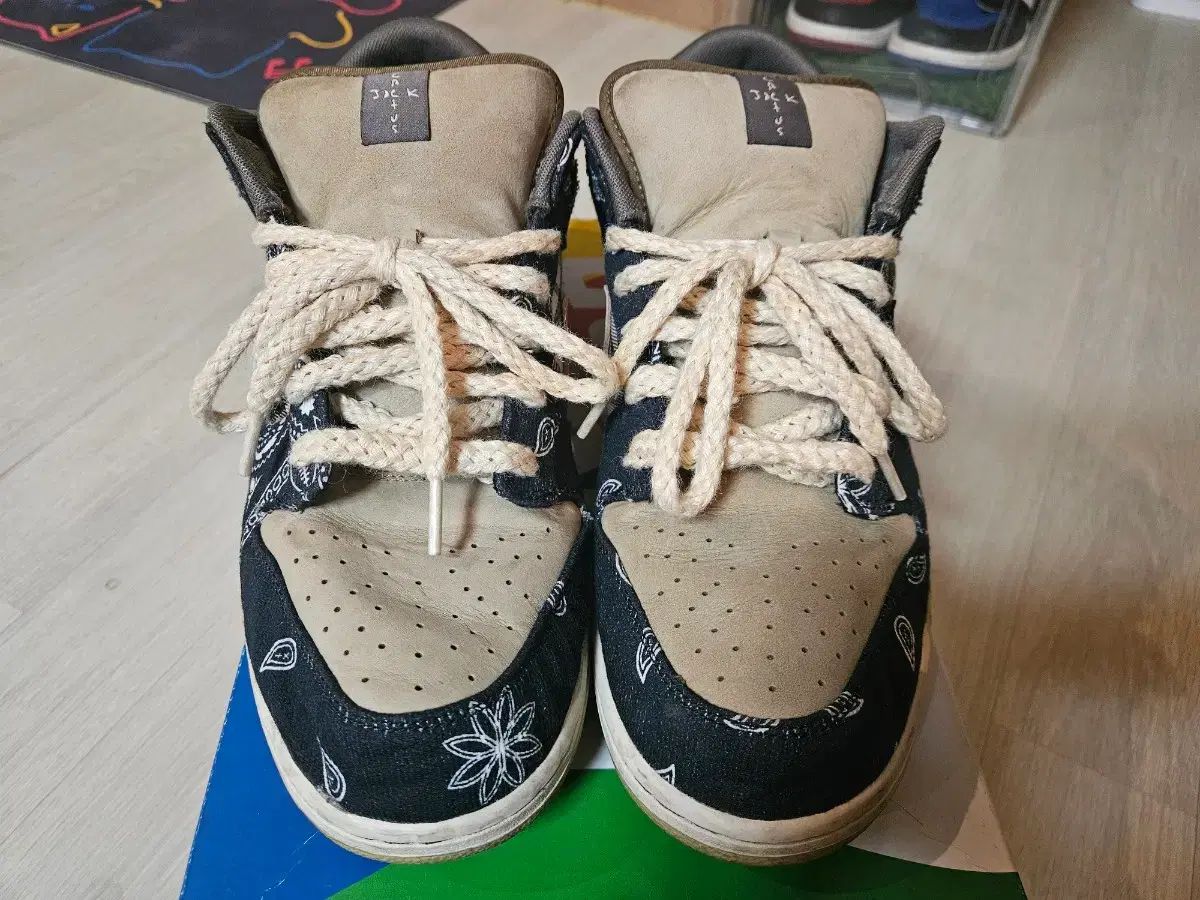 310 NIKE x トラヴィス SCOOT SB ダンク ロー