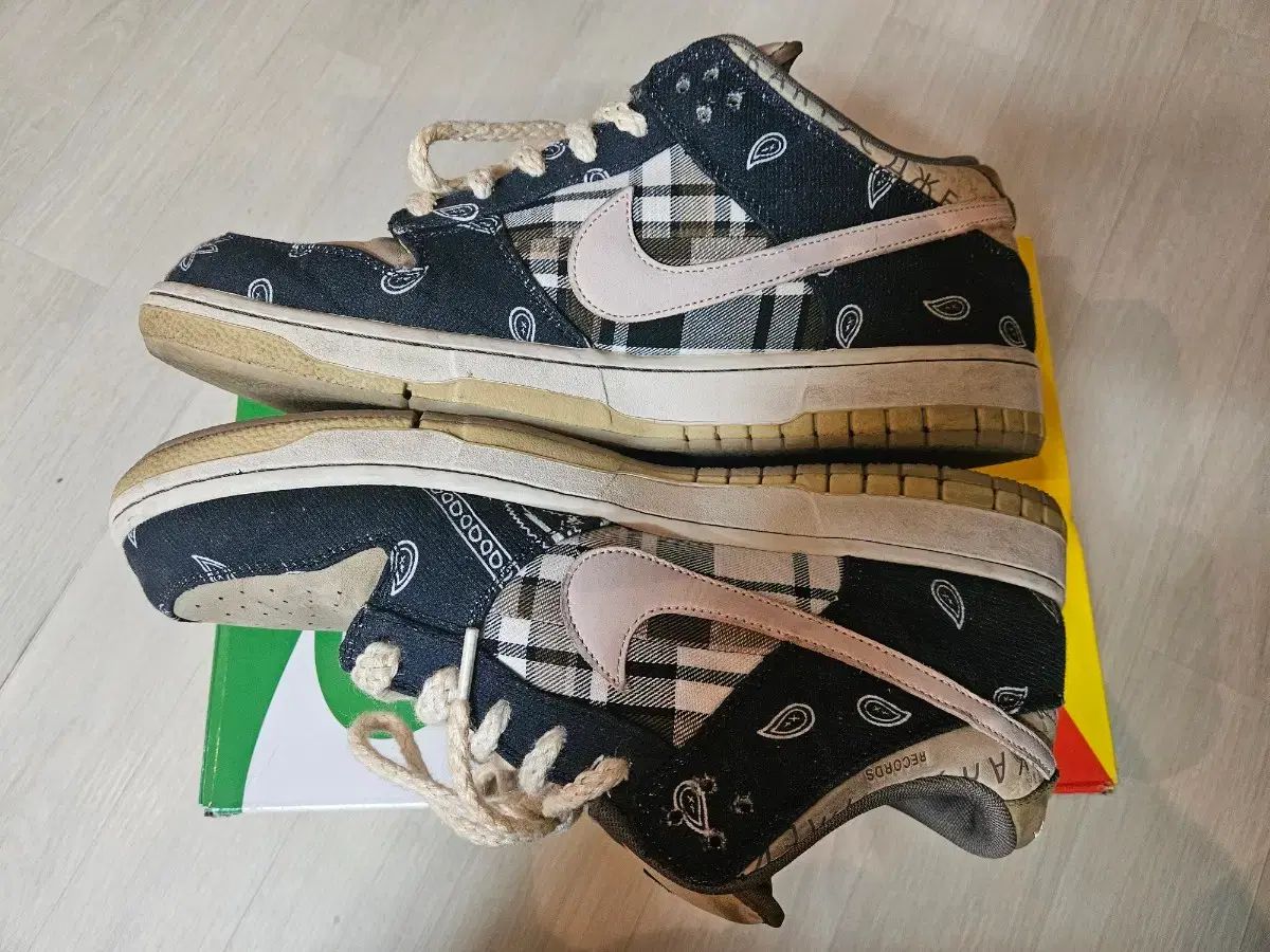  310 NIKE x トラヴィス SCOOT SB ダンク ロー スニーカー 靴