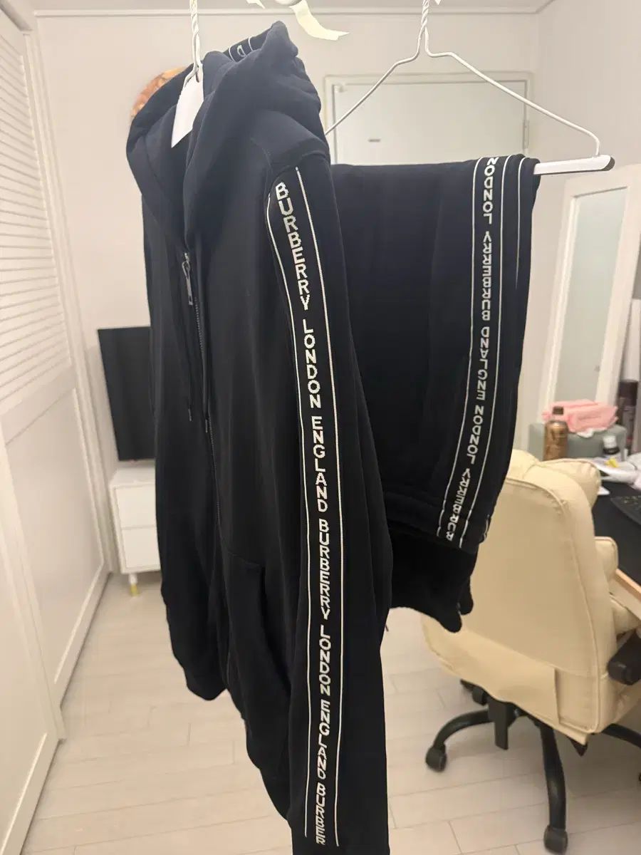 バーバリー サイドロゴ トレーナー セットアップ