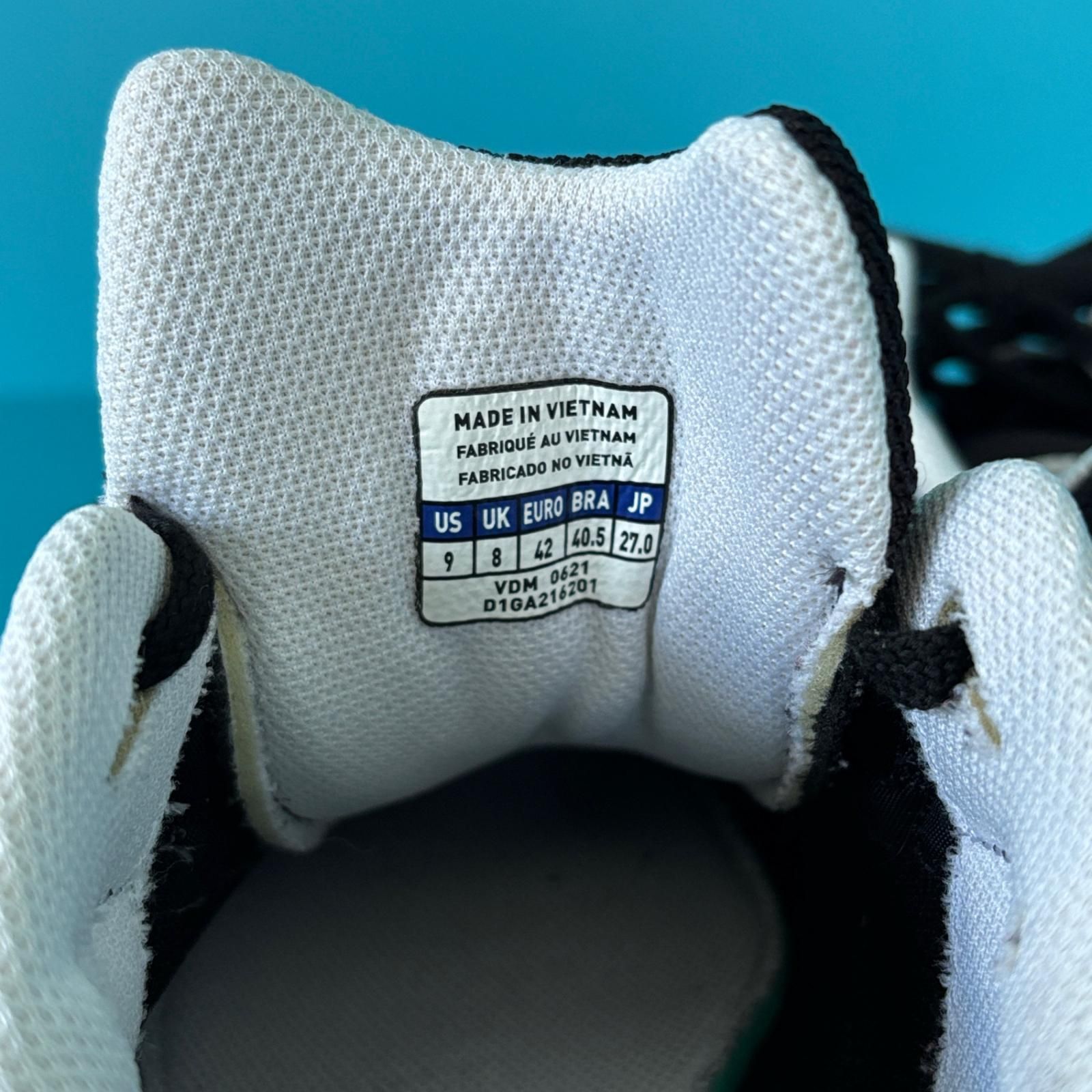 グレー スエード