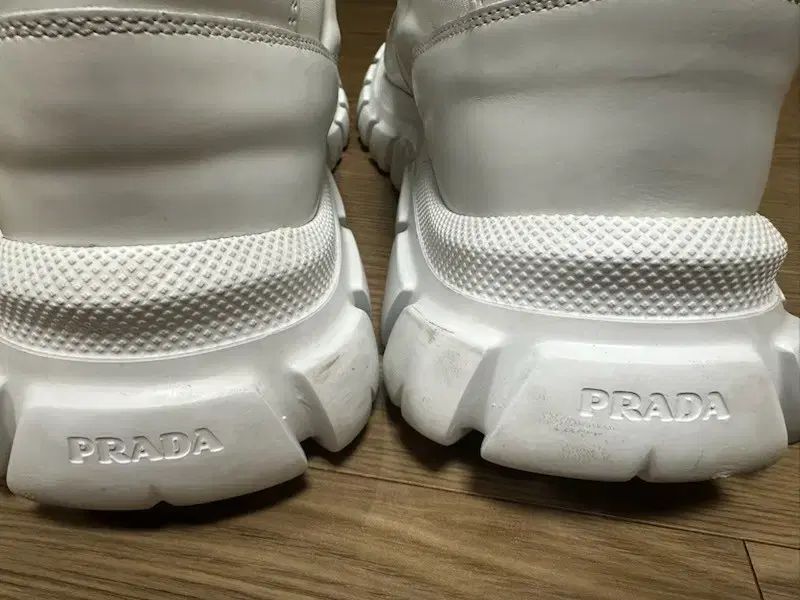 PRADA ミラノ 白 スニーカー - メルカリ