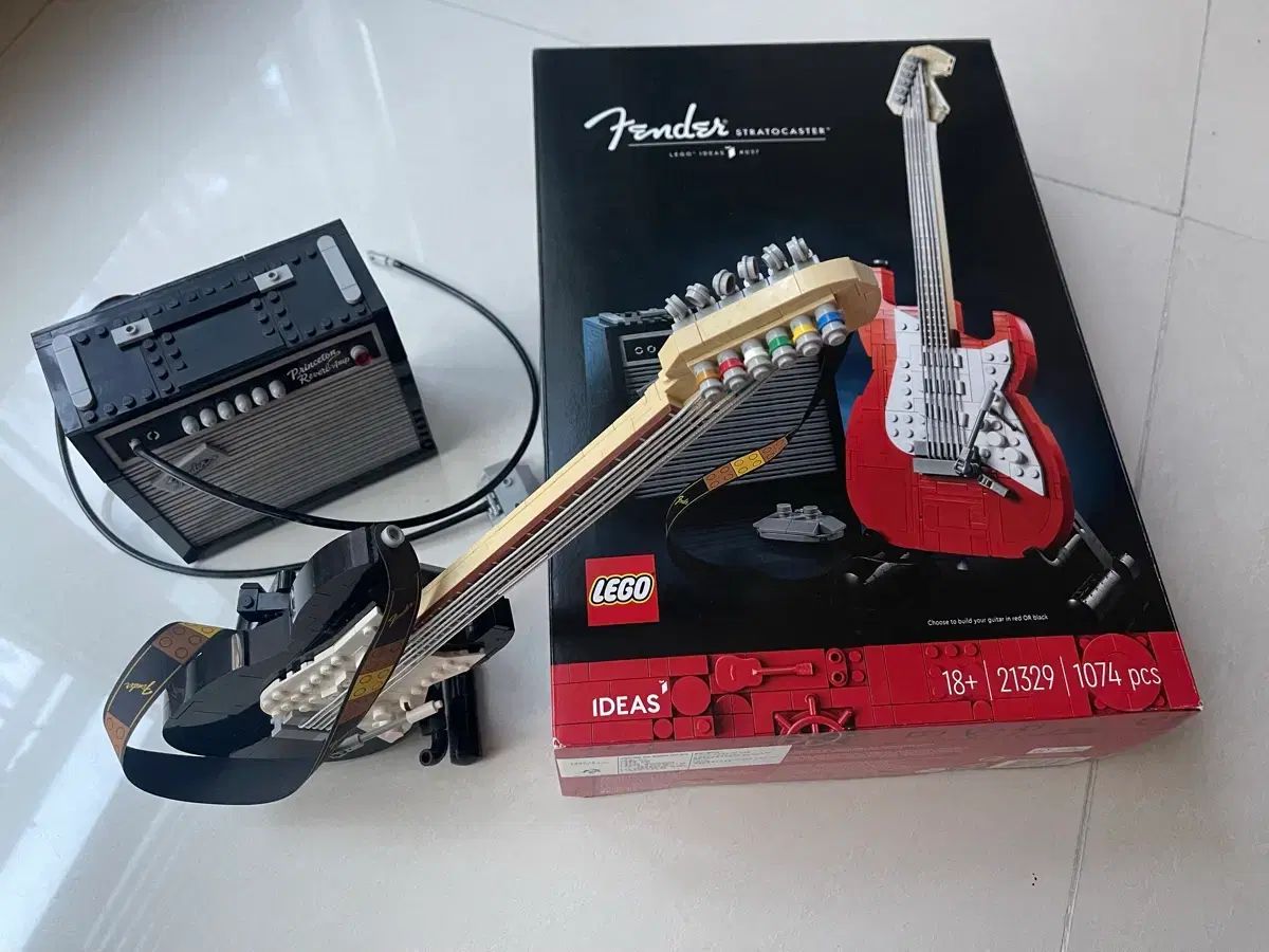 LEGO 21329 アイデア フェンダー ストラトキャスター ギター