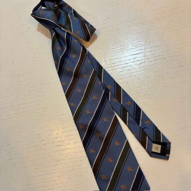 未使用☆バーバリー　ホースロゴ　ストライプ　ブルー　ネクタイ ✨️訳あり特価✨️ バーバリー ネクタイ ホースロゴ ストライプ