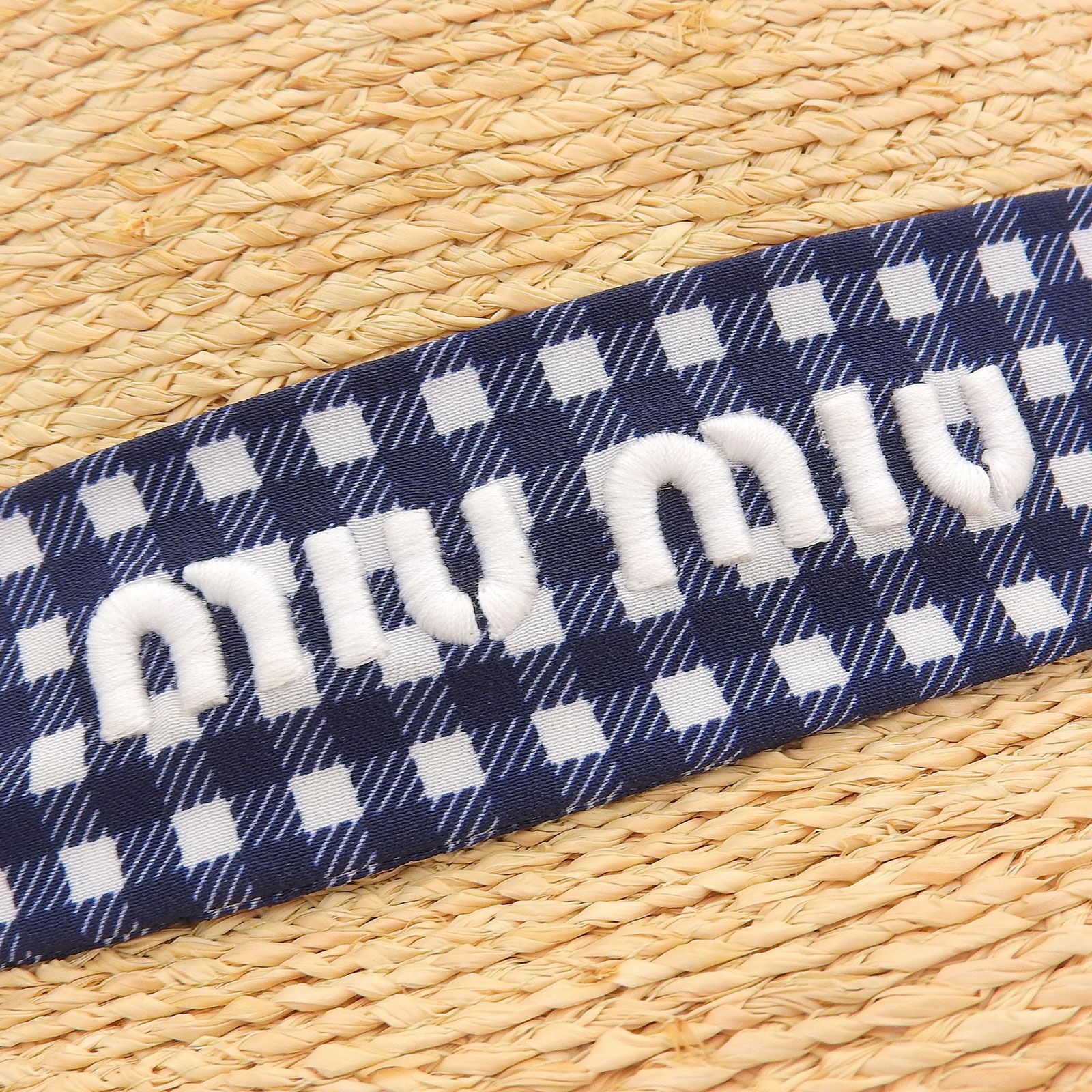 極美品▲MIUMIU ミュウミュウ 5HC307 ラフィア シルク ロゴ刺繍 チェックリボン 麦わら帽子 ハット ナチュラル M 保存袋付 伊製 正規品 極美品△MIUMIU ミュウミュウ 5HC307 ラフィア シルク ロゴ刺繍