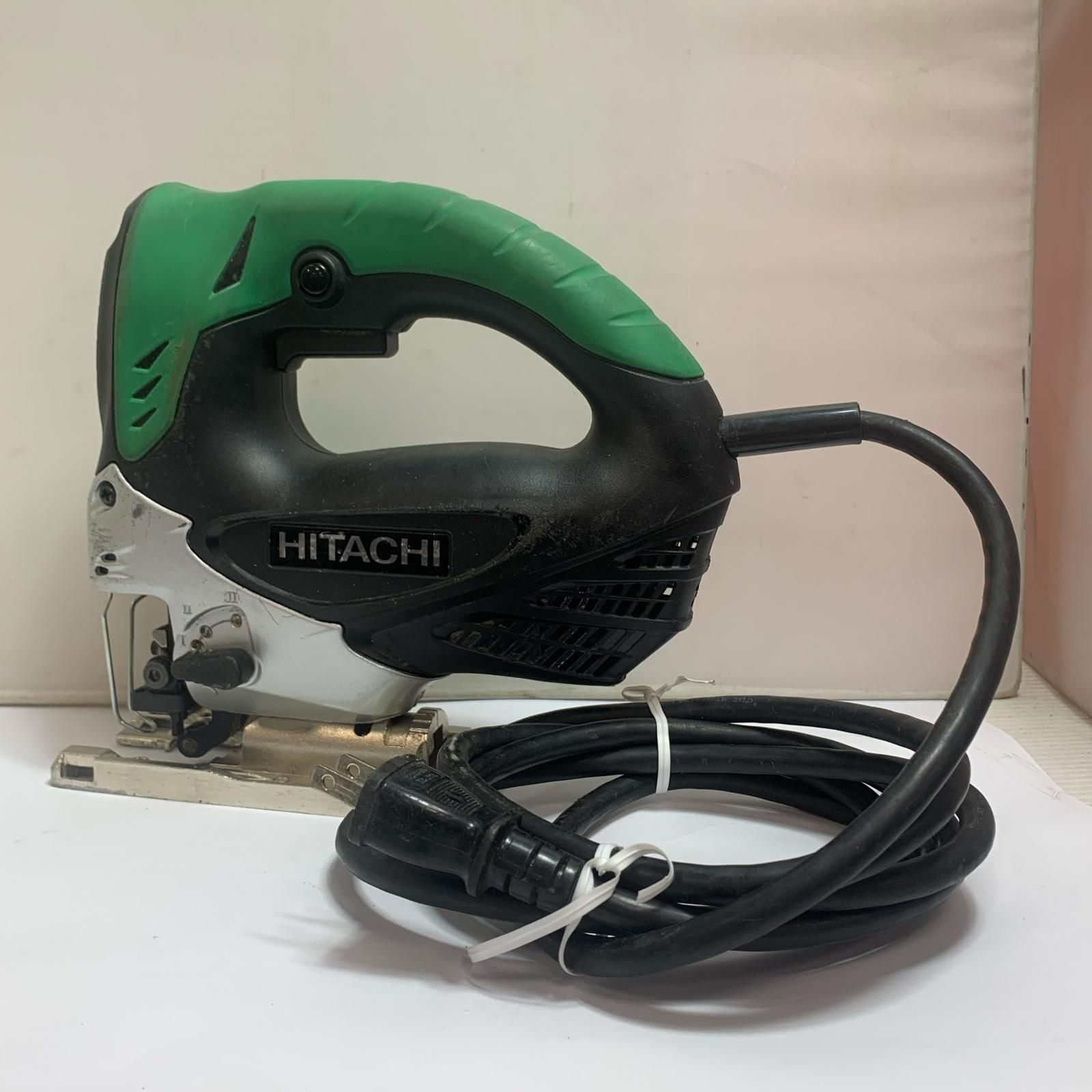 ♭♭HITACHI 日立 90 mm 電子ジグソー 本体のみ CJ VST グリーン