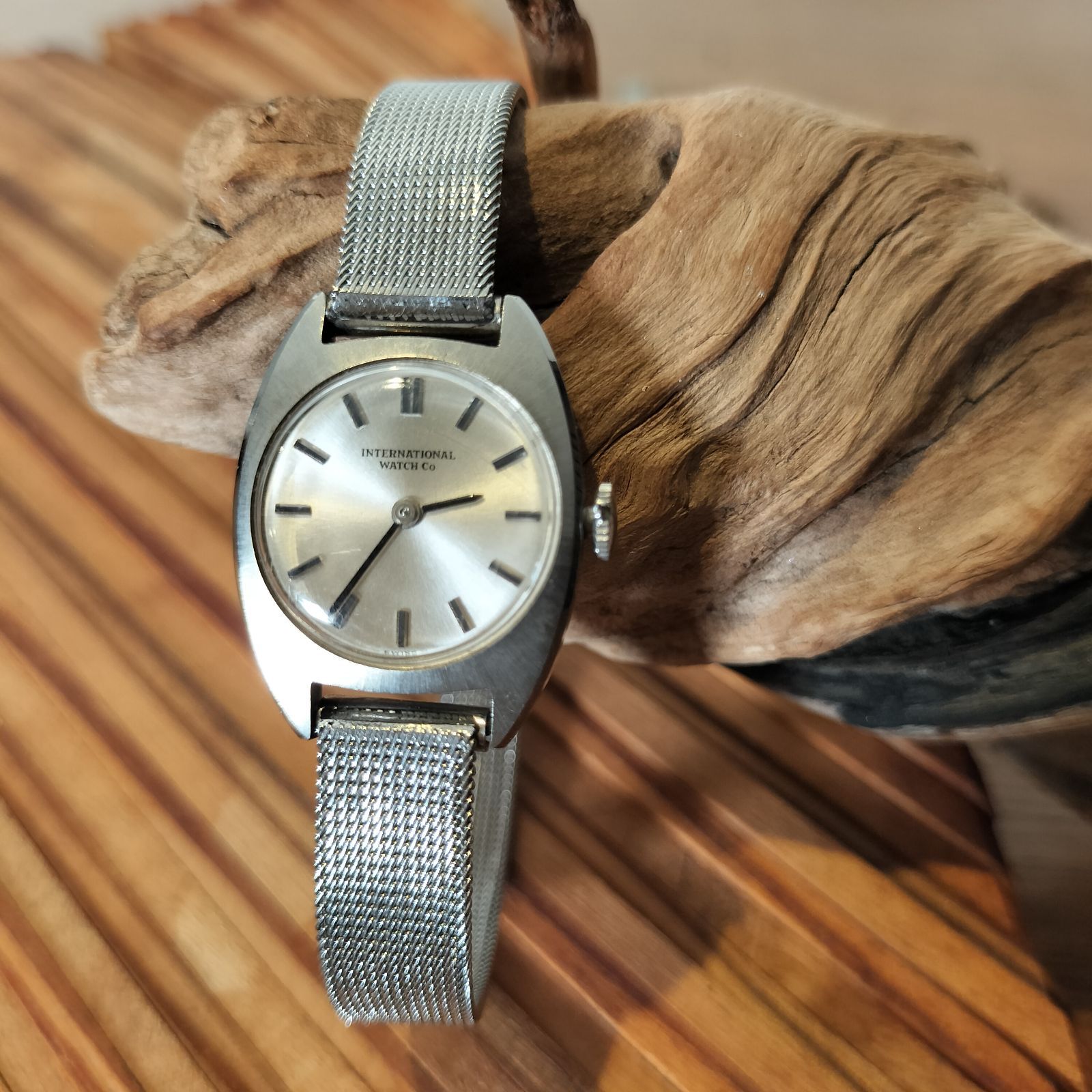 デッドストック 手巻き IWC シルバー文字盤 レディース腕時計