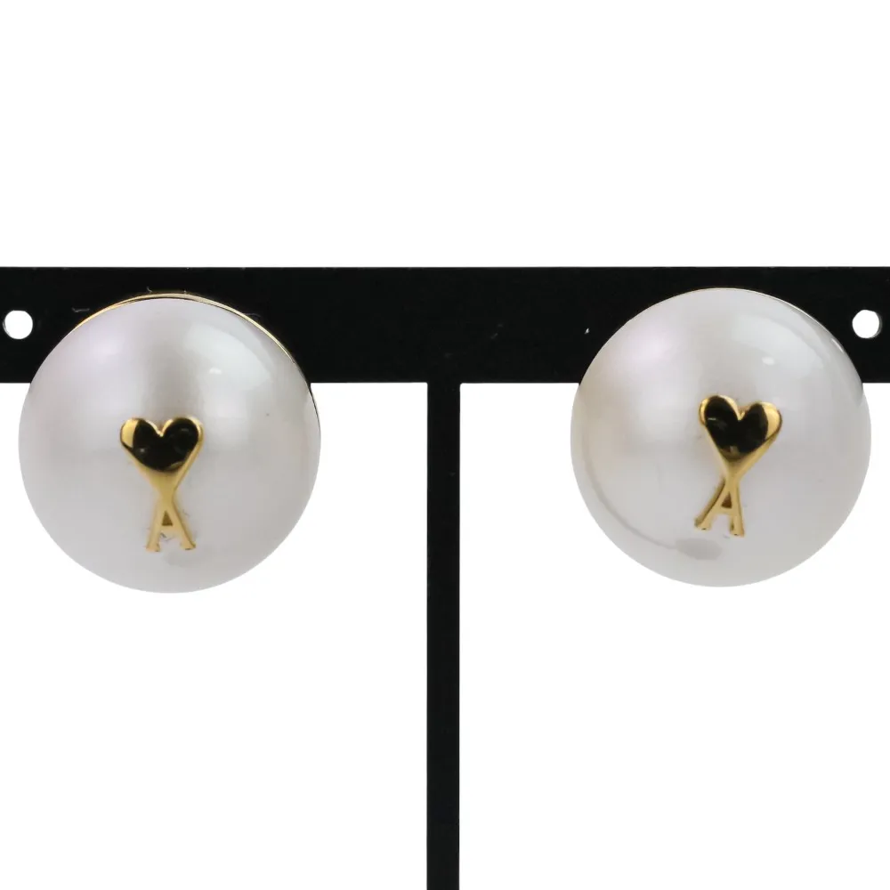 2026年最新】amiparis ピアスの人気アイテム - メルカリ