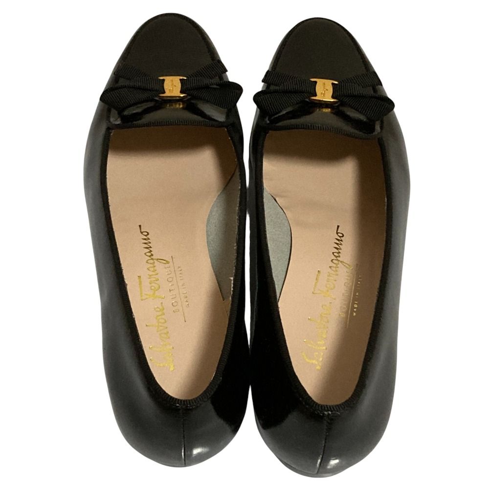 美品 Salvatore Ferragamo サルヴァトーレフェラガモ ヴァラリボン