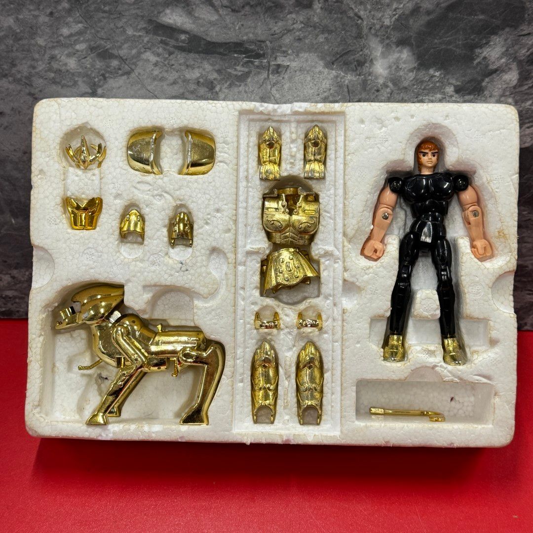 聖闘士星矢 聖衣大系 レオクロス 獅子座　入手困難 希少 当時物 レア バンダイ 聖闘士星矢 聖衣大系 レオクロス 獅子座 入手困難 希少 当時物 レア