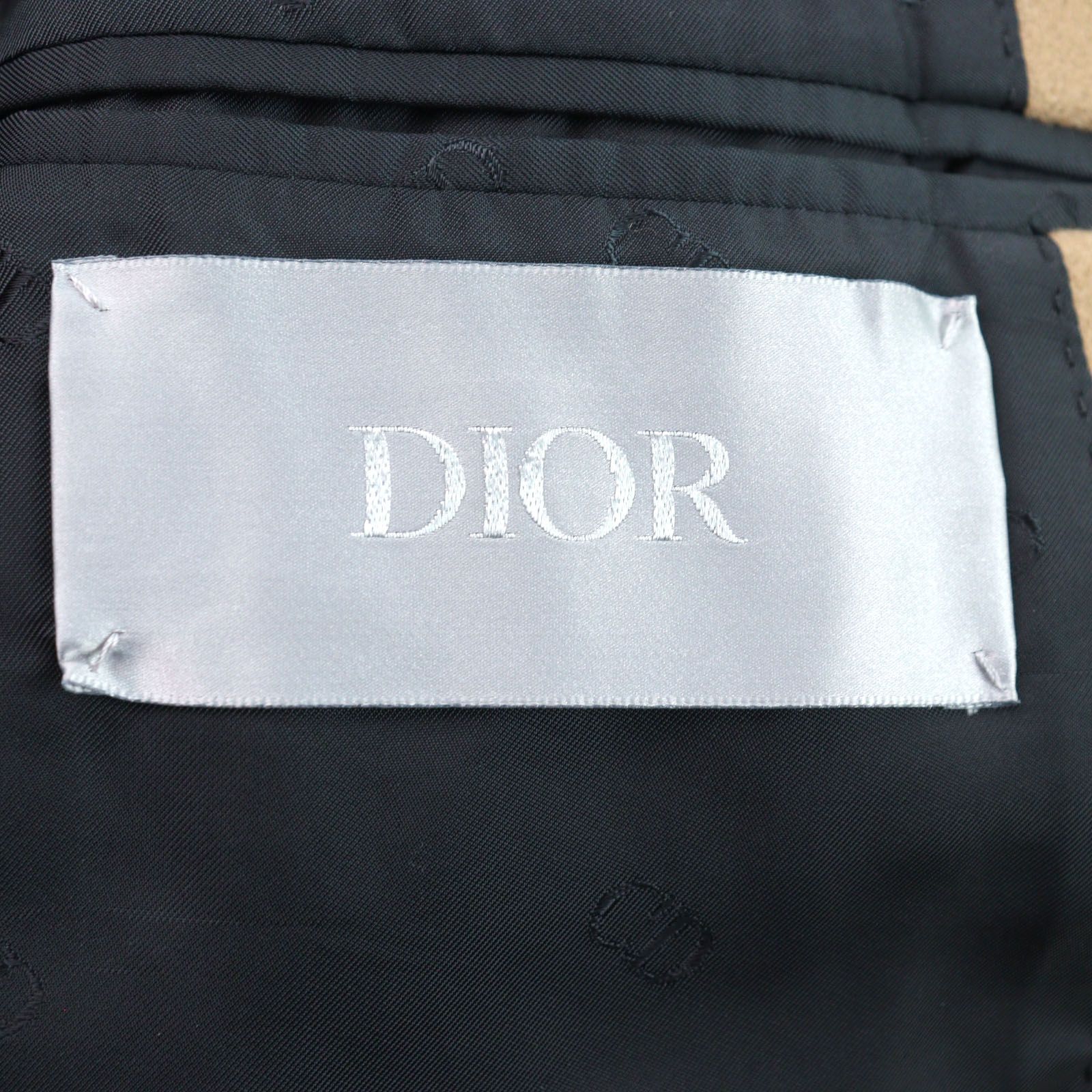 良品○DIOR ディオール オム 21AW 143C362A5305 裏地CDロゴ総柄 くるみボタン ノッチドラペル パイピングベルテッドコート 42 正規品 良品○DIOR ディオール オム 21AW 143C362A5305 ウール100% 裏地CDロゴ