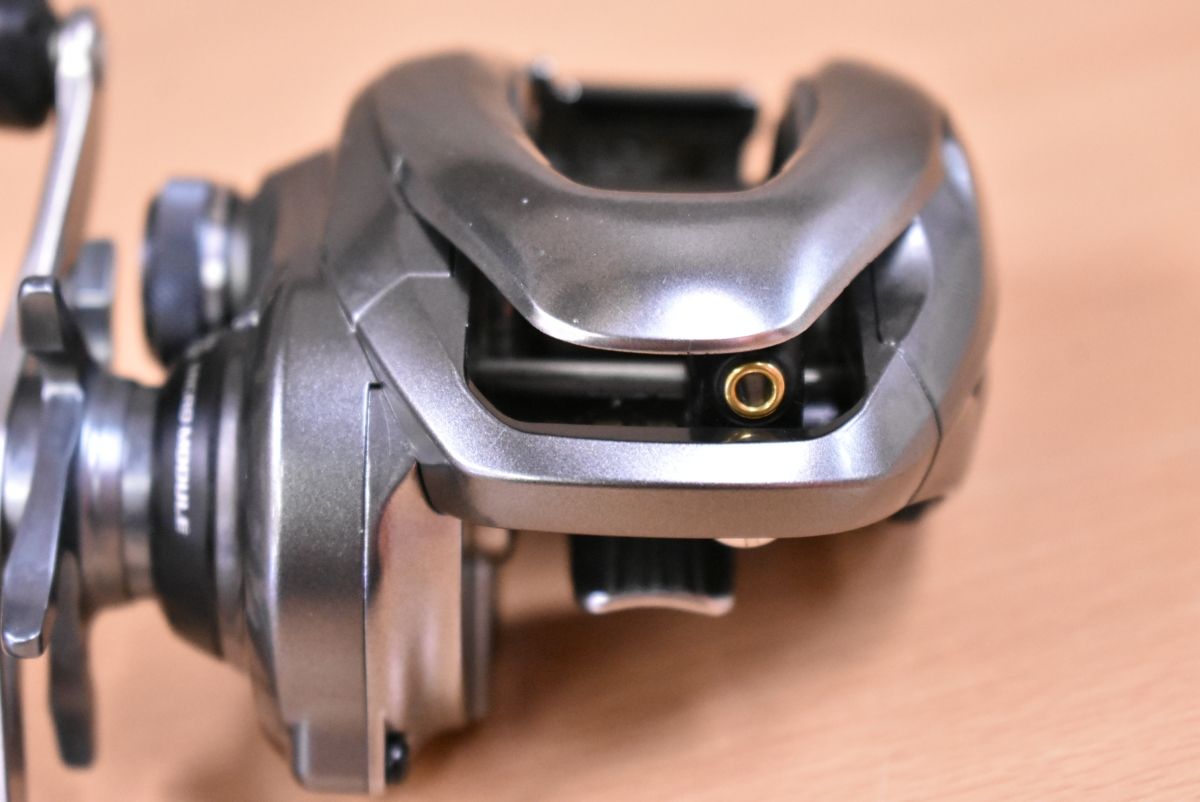 シマノ 15 メタニウム DC ベイトリール 右ハンドル SHIMANO Metanium バス ブラックバス 釣り 等に