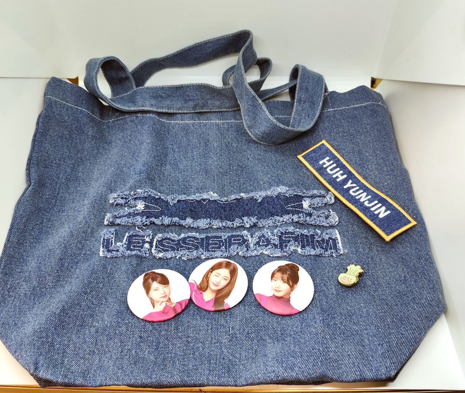 Le Sserafim ルセラフィム トートバッグと缶バッジ、ワッペンバッジ