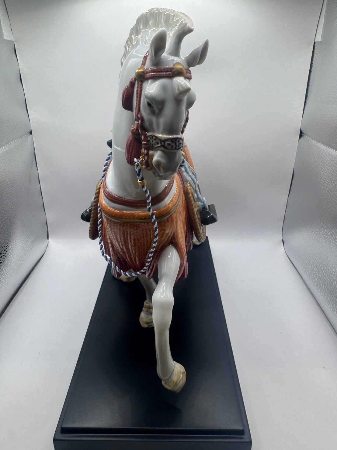 入手困難】希望の白馬リヤドロ（限定品） - メルカリ