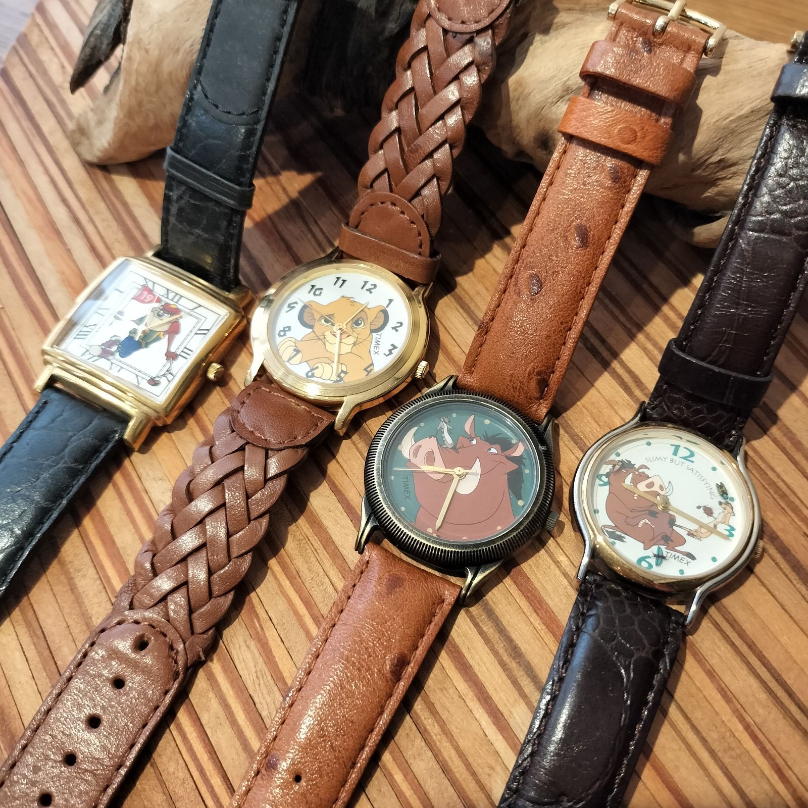 値下げ　希少　レア★ライオンキング2腕時計☆ディズニーストア限定 FOSSIL - 値下げ 希少 レア☆ライオンキング2腕時計☆ディズニーストア