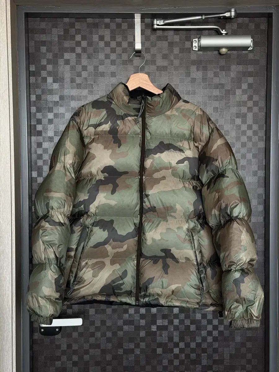 新品未使用　ネバザ　迷彩柄ダウン　リバーシブル　L 新品未使用 ネバザ 迷彩柄ダウン リバーシブル L - メルカリ
