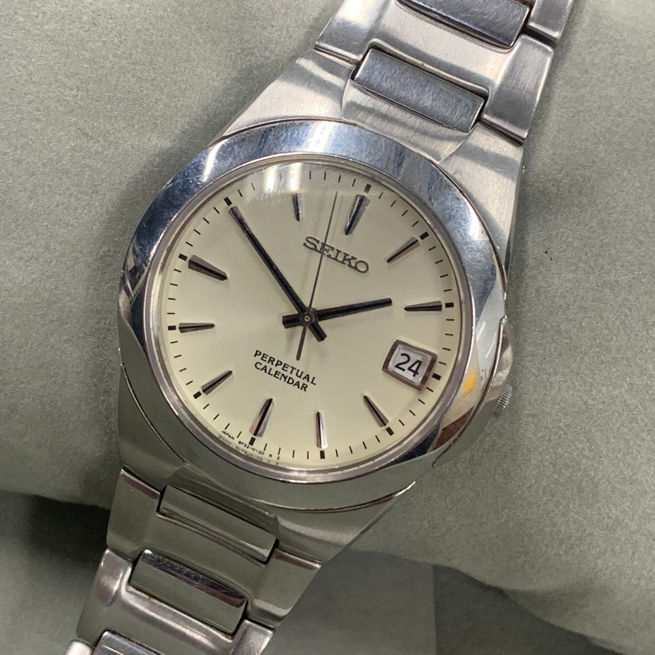 SEIKO セイコー 腕時計 シルバー 8F32-0130 パーペチュアルカレンダー 