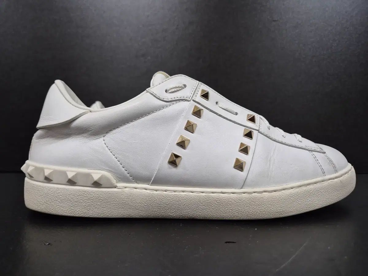 ヴァレンティノ ロックスタッズ アンタイトル スニーカー 270