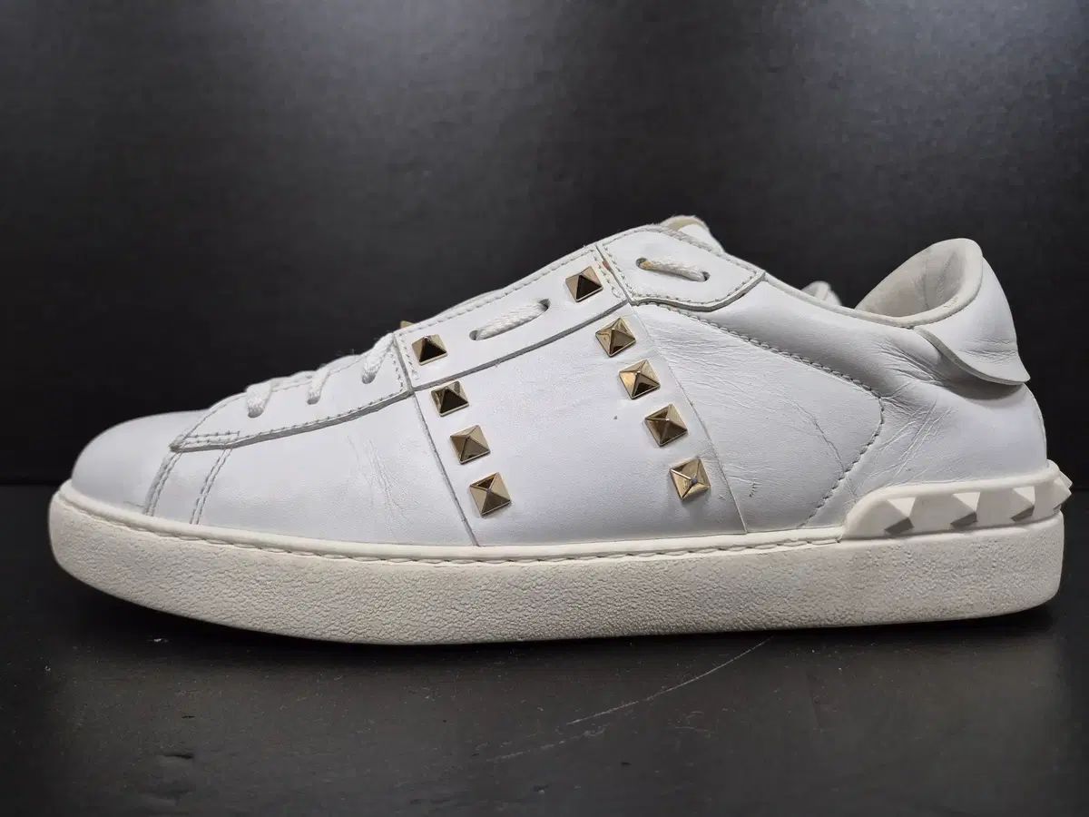ヴァレンティノ ロックスタッズ アンタイトル スニーカー 270