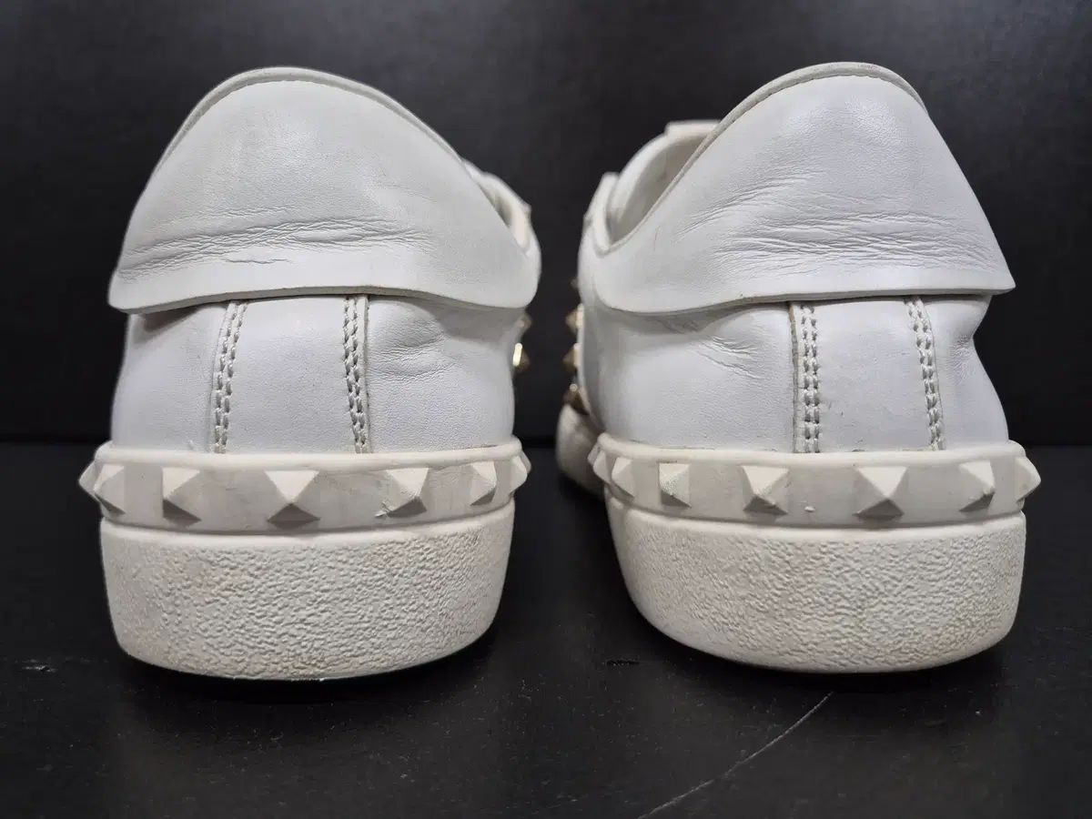 アンタイトル スニーカー