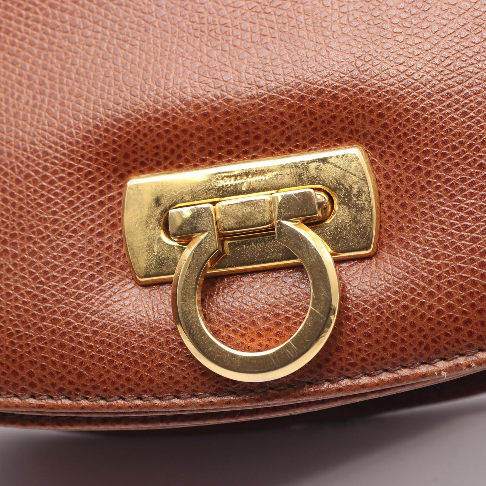 サルヴァトーレフェラガモ Salvatore Ferragamo ショルダーバッグ