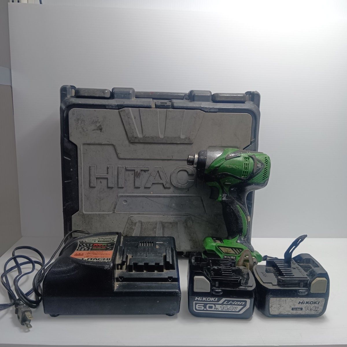 HITACHI 日立 インパクトドライバ 程度C 充電器・充電池1個・ケース付 