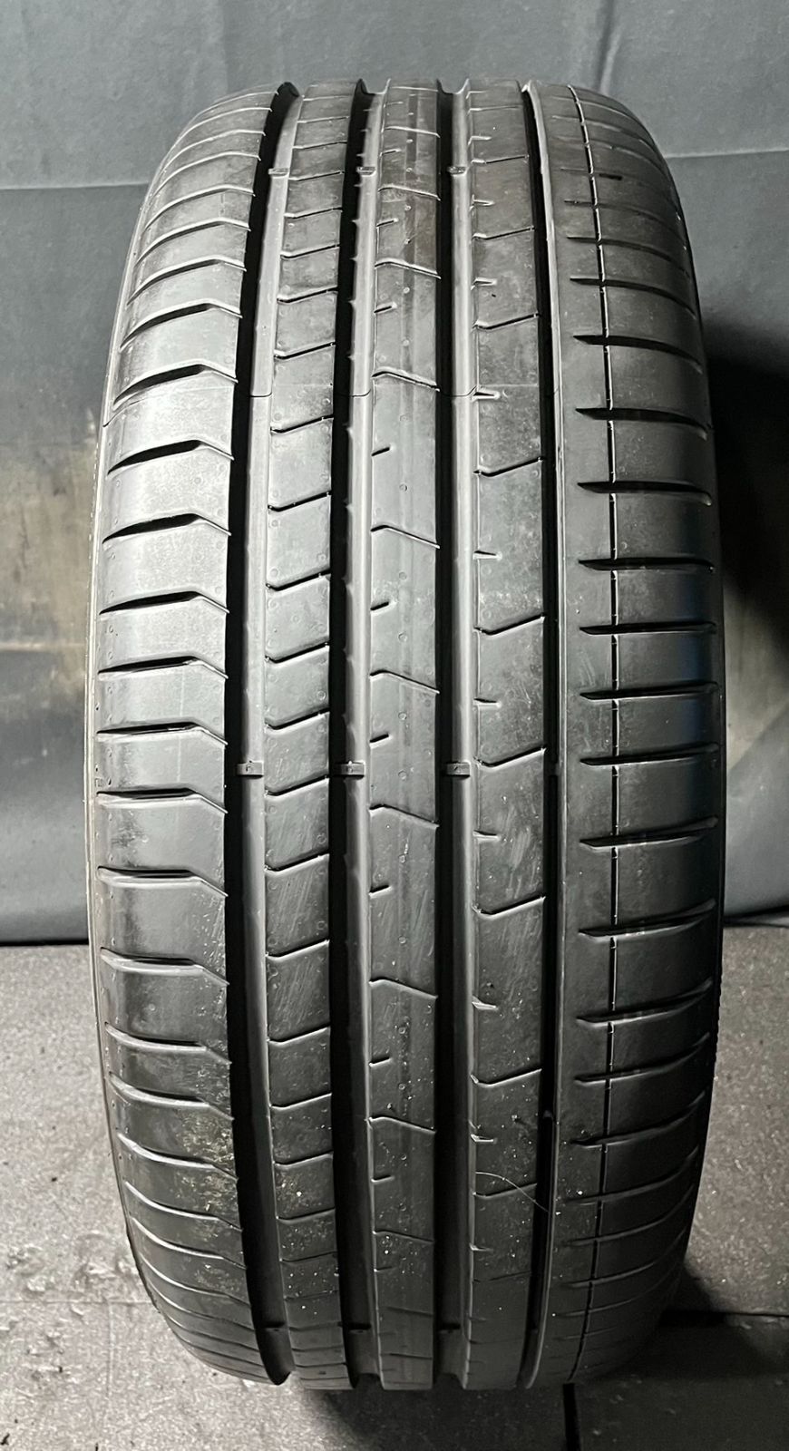 うっすらイボ 2024年製 約9.8分山 ピレリ PIRELLI ピーゼロ P ZERO 245