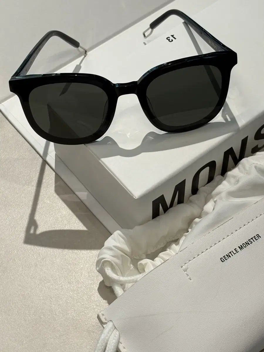GENTLE MONSTER(ジェントルモンスター) サングラス ブラック ケース