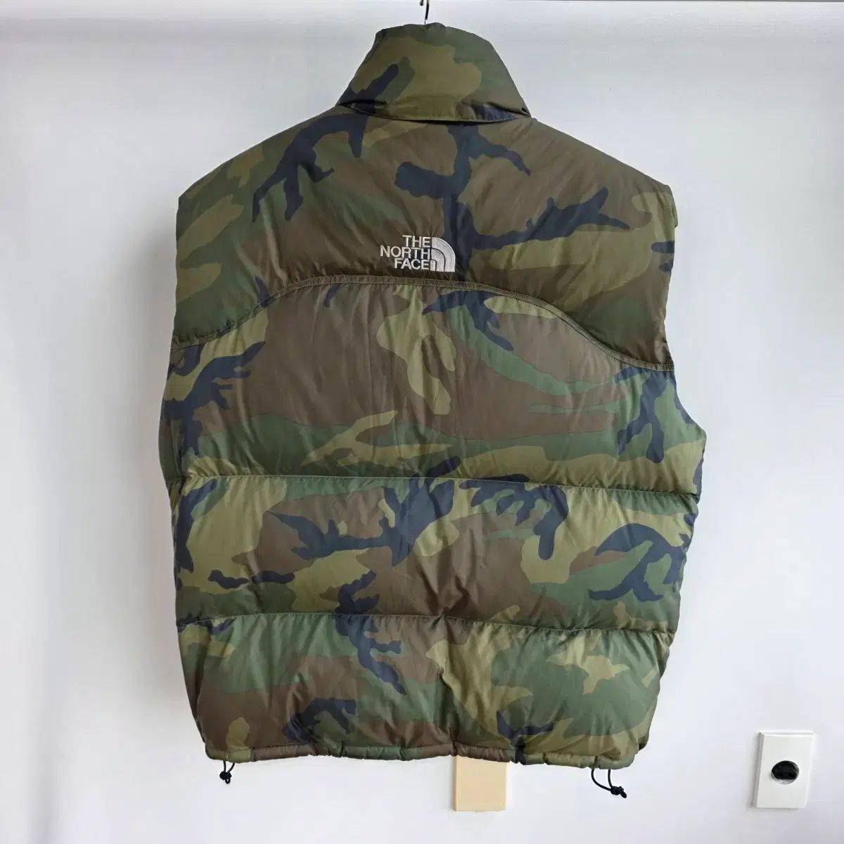 ほぼ 日本版 THE NORTH FACE ザノースフェイス 700 センターロゴ ダウンベスト カモフラージュ XL