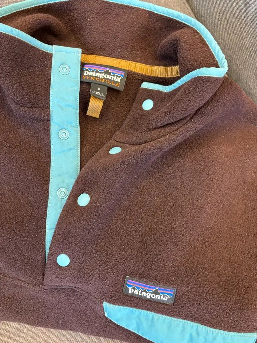 パタゴニア シンチラ オブシディアン プラム JANNABI着用 s